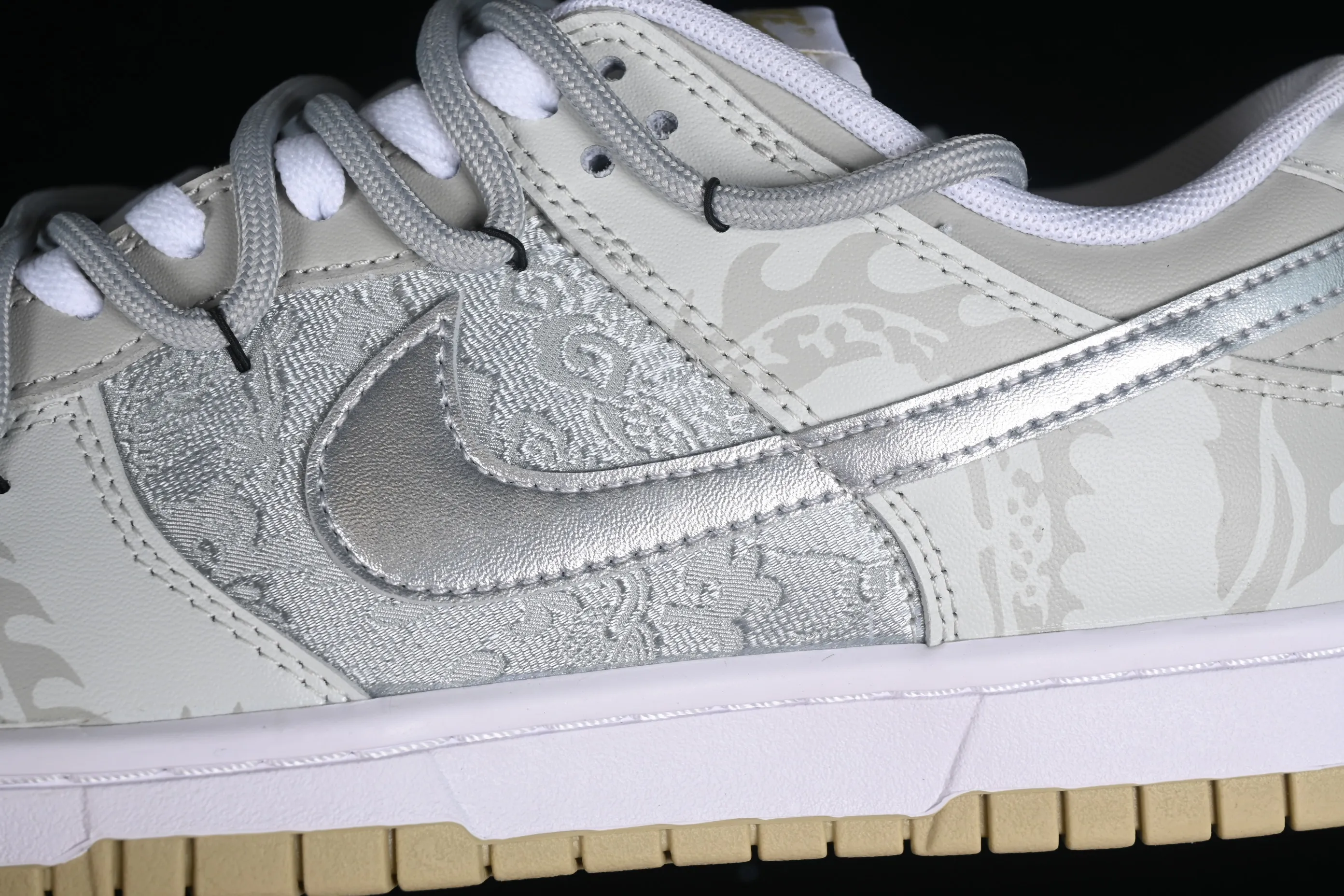 All categories Nk SB Dunk series Nk SB Dunk Low low-top sneakers Nk Dunk Low Year of the Dragon limited edition Yinlong silk patch SB strap low-top casual sneakers DV0833-100